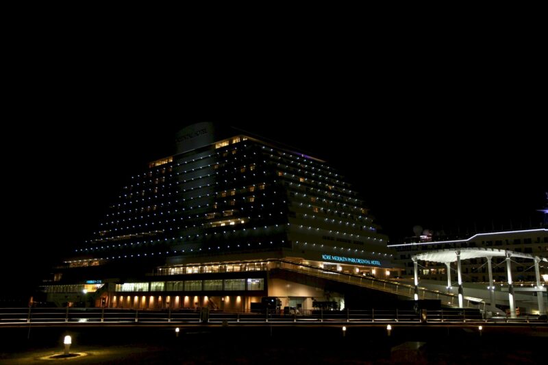 Meriken Park Oriental Hotel bei Nacht