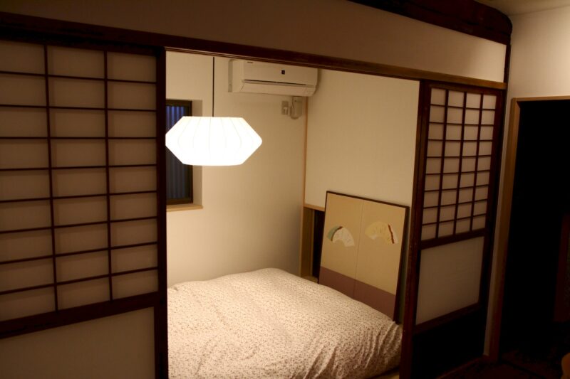 Schlafzimmer unten, Roku-an House
