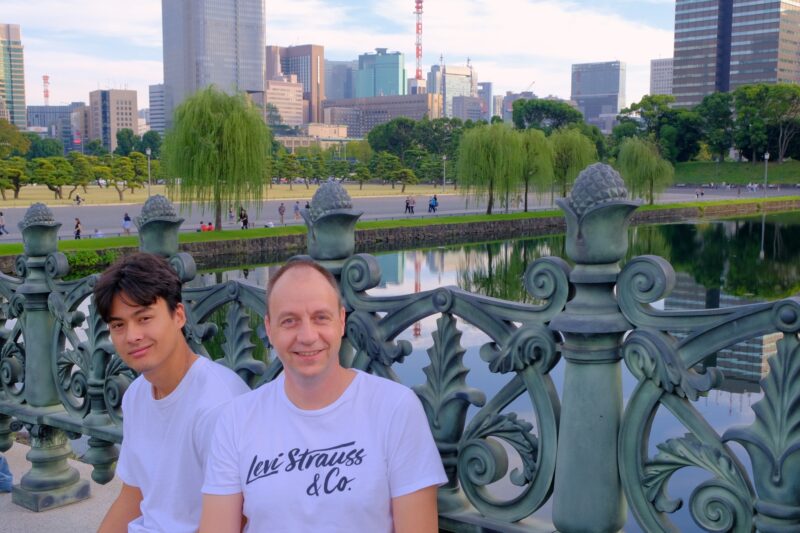 Stefan und Felix am Kaiserpalast Tokyo