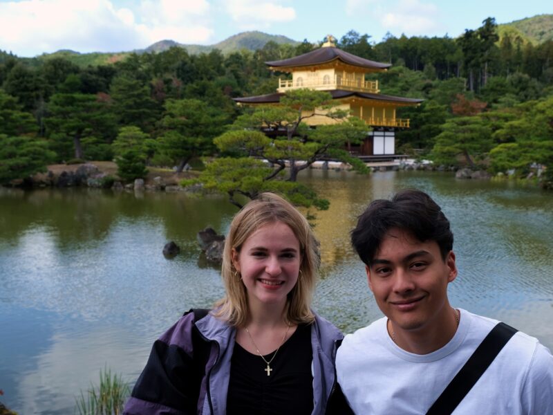 Lana und Felix vor dem Kinkaku-ji (金閣寺)