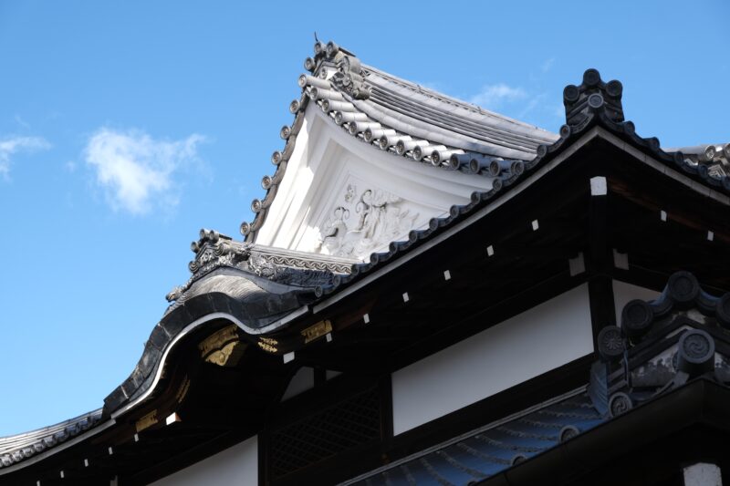 Giebel eines Gebäudes beim Kiyomizu-dera (清水寺)