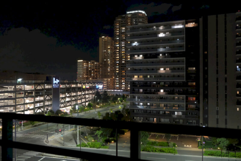 Blick aus dem Torifito-Hotel am Kashiwanoha Campus am Abend