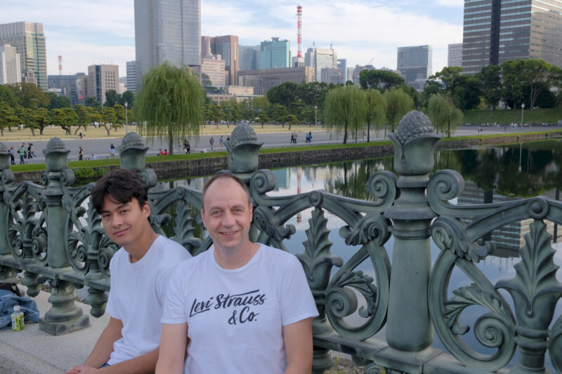 Stefan und Felix am Kaiserpalast Tokyo
