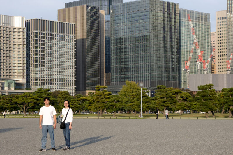 Aoi und Felix auf dem Vorplatz des Kaiserpalastes, Richtung Tokyo Bahnhof