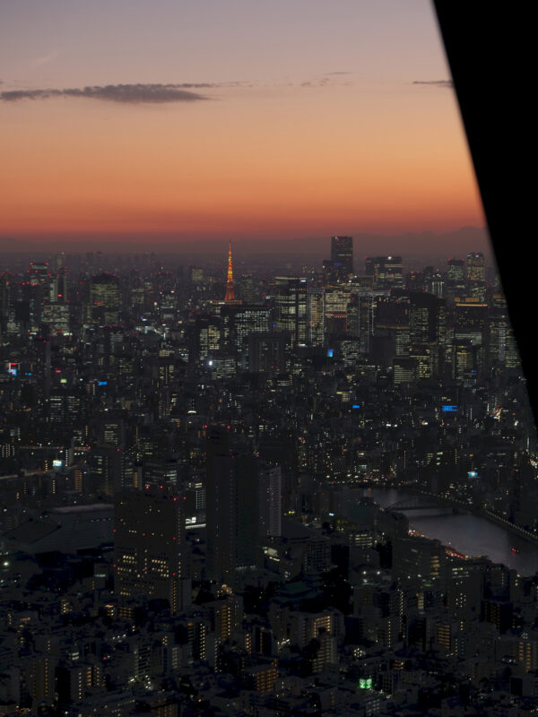 Der originale Tokyo Tower vom Skytree aus gesehen